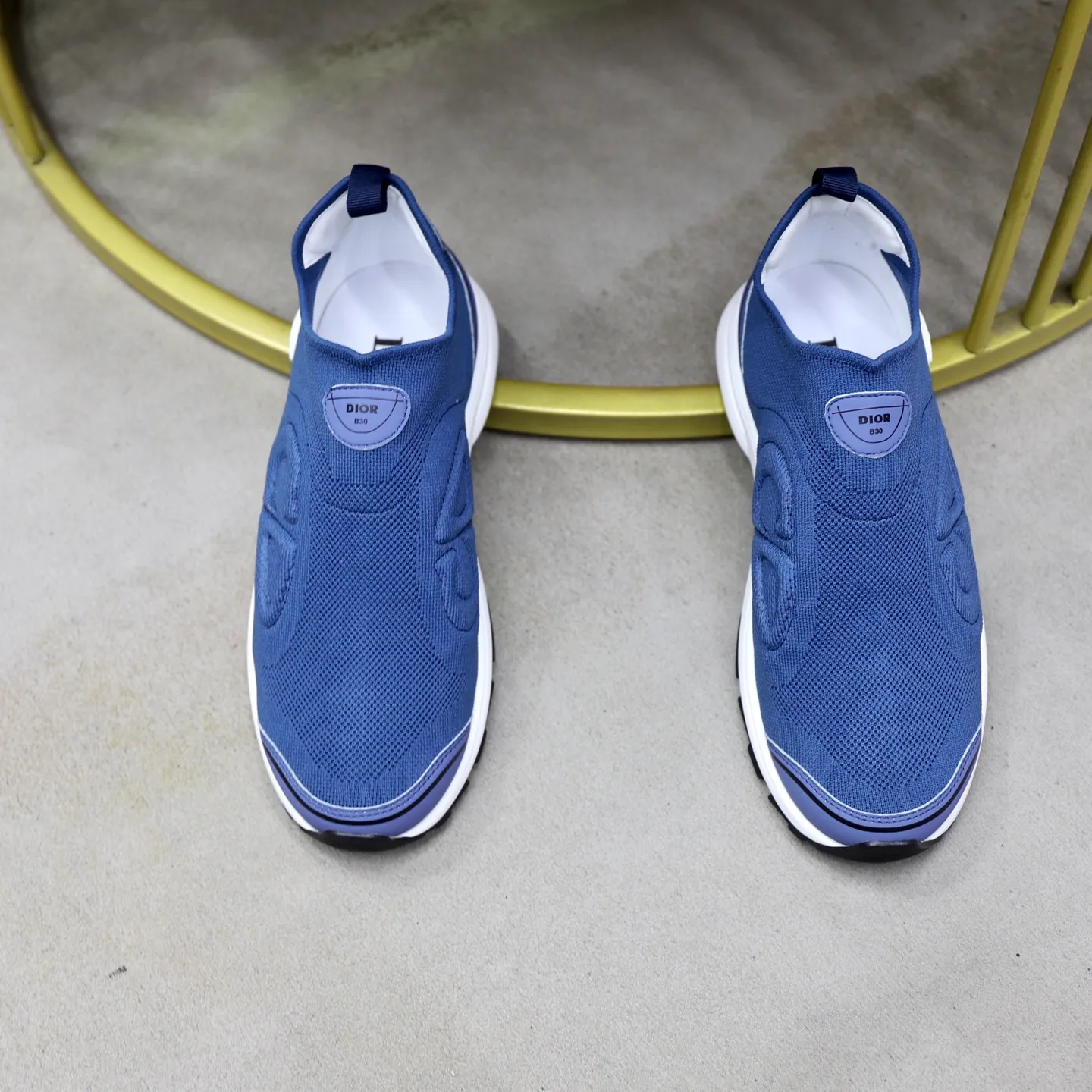 Ex-factory price: 520💰Dior B30’s latest hot model is shipped, the original version is manufactured 1:1 ▪️ Fabric: Original customized fly weave ▪️ Lining: Imported breathable mesh ▪️ Sole: Original molded non-slip outsole ▪️ Size: 38-46 (45 and 46 are custom-made and cannot be returned or exchanged)